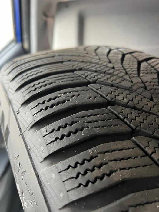 Оригинални лети джанти с перфектни зимни гуми. Само днес 900лв