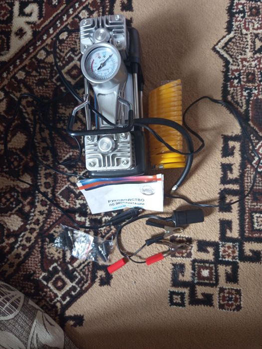 Автомобильный компрессор "ЦИКЛОН НХ-312".