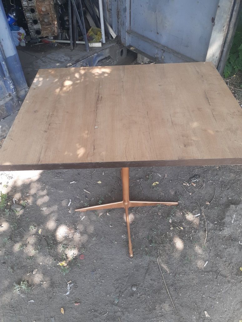 Продам стол кухню