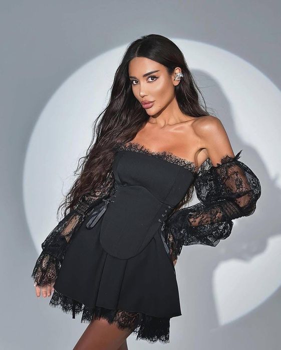 Рокля корсет с ръкави дантела