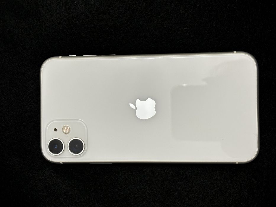 iPhone 11 белого цвета
