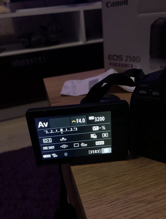 Aparat foto Canon EOS 250D