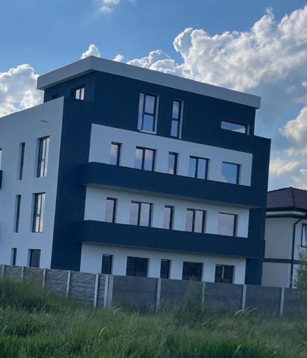 Vand apartament 3 camere.