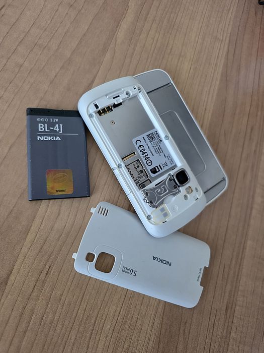 Nokia C6-00 White Edition