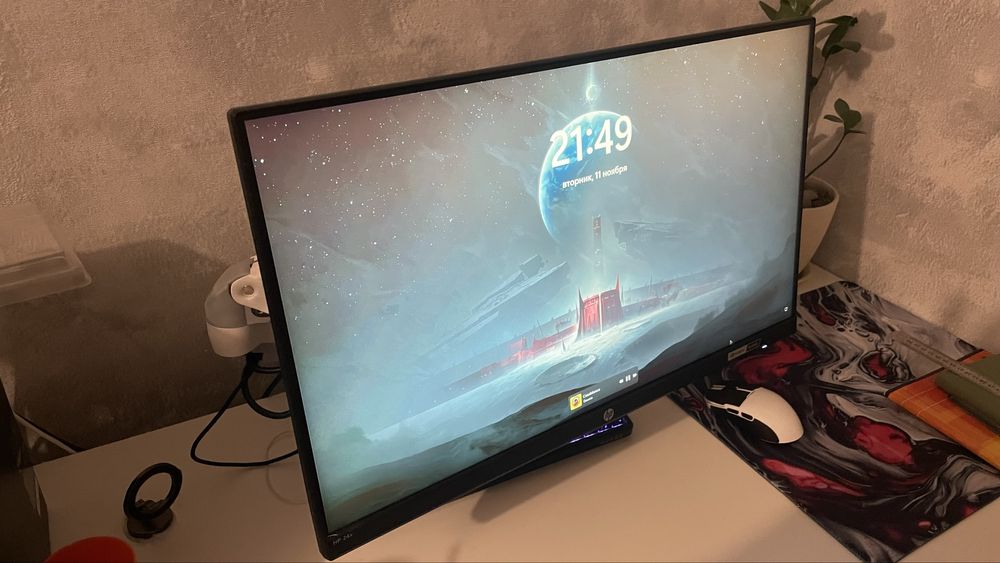 Срочно продаю монитор с кранштейном