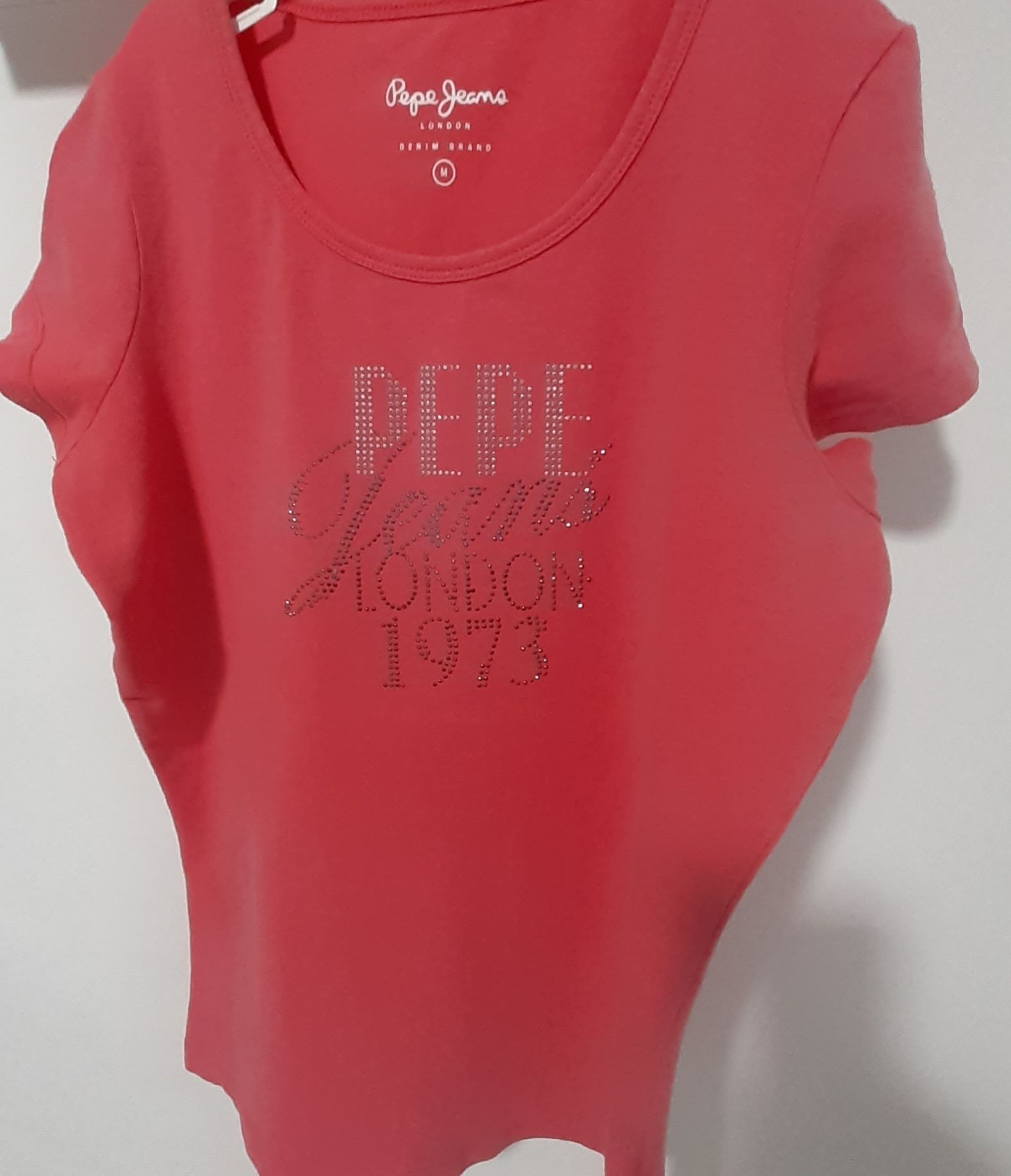 Tricou damă Pepe jeans marimea M cu pietricele/strasuri.