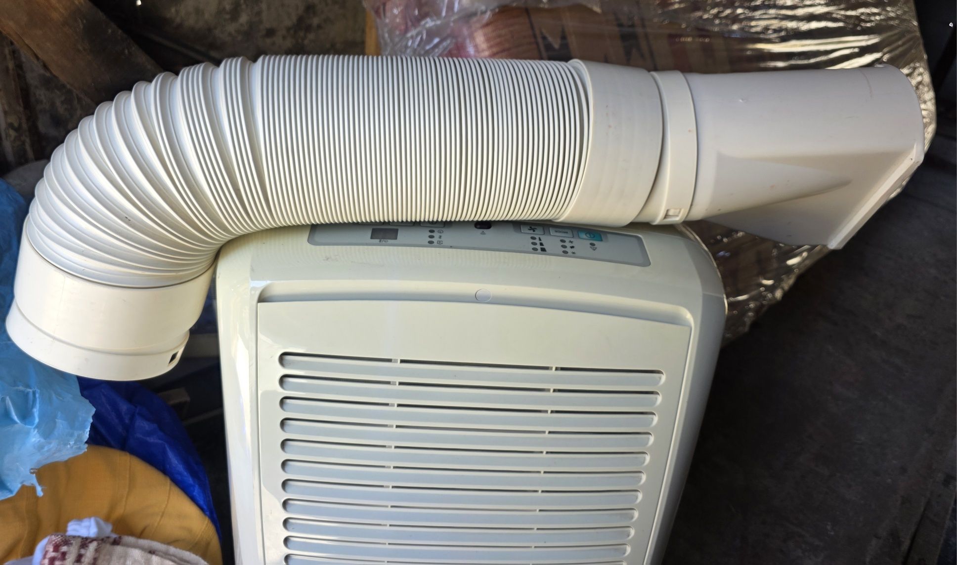 Мобилен климатик Delonghi Pinguino Pac N81 9400BTU/h