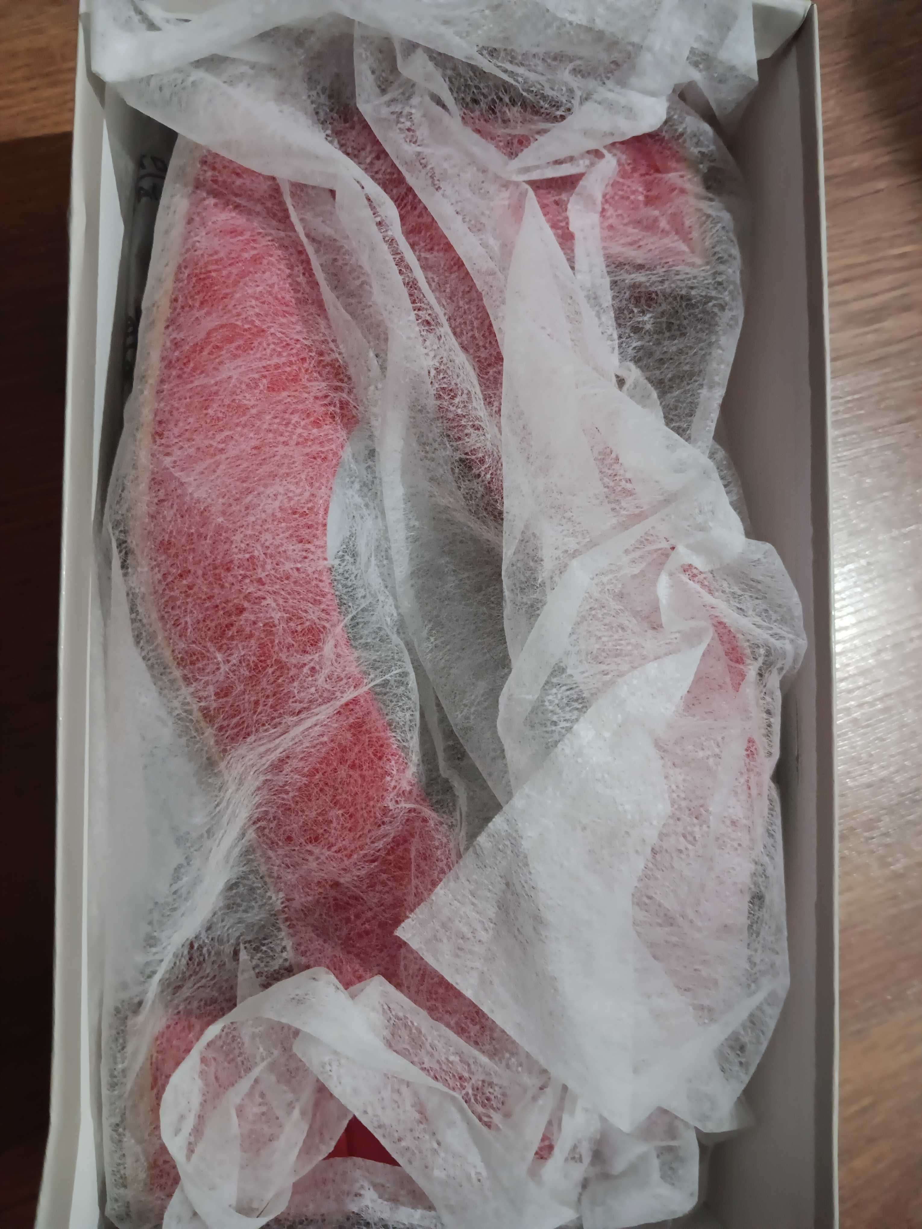 Нови дамски обувки на нисък ток в червено