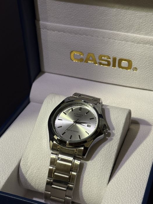 Часы от watch house в продаже