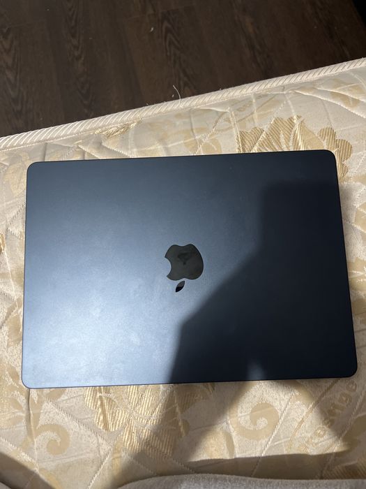 Macbook air m2 8gb ram 245 ssd