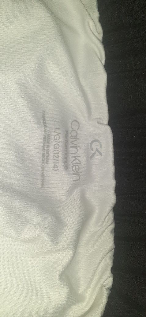 Продавам шорти за момиче Calvin Klein 12-14год