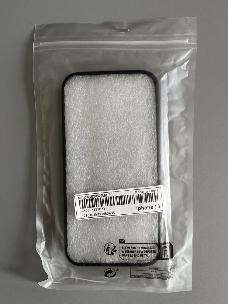 Vând husa iPhone 13 (sigilată)