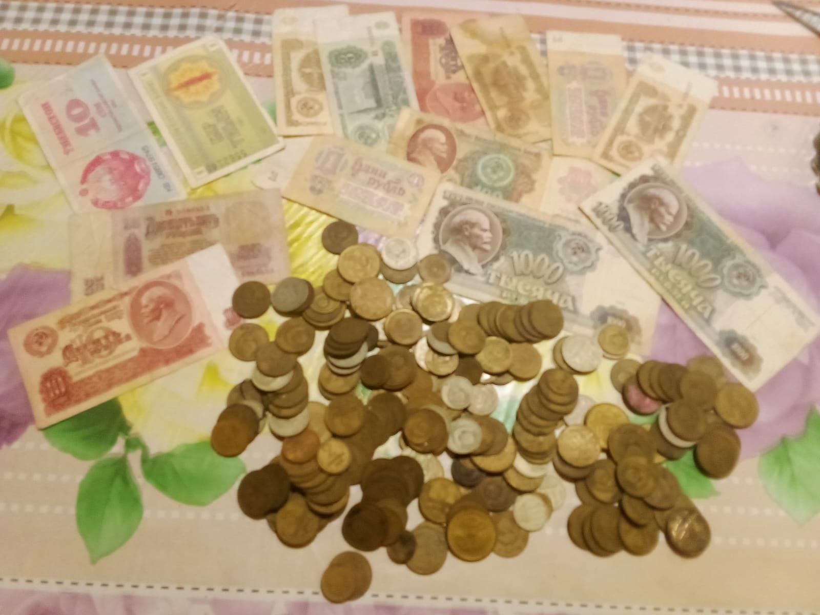 Продам рубли, монеты эпохи СССР.. Также монеты тенге