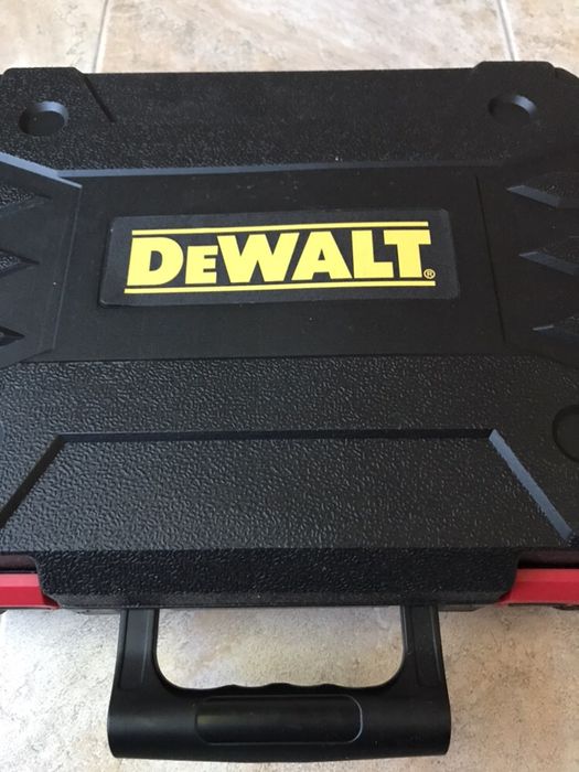 Акумулаторен ударен гайковерт DeWalt 18V/5.0Ah Li-Ion 950 N