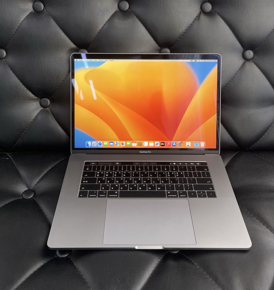 Apple MacBook Pro 2017 года в хорошем состояние