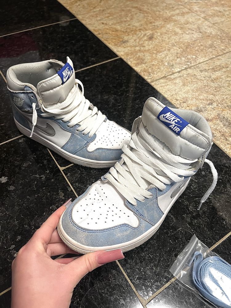 Air Jordan 1 Retro High "Hyper Royal"