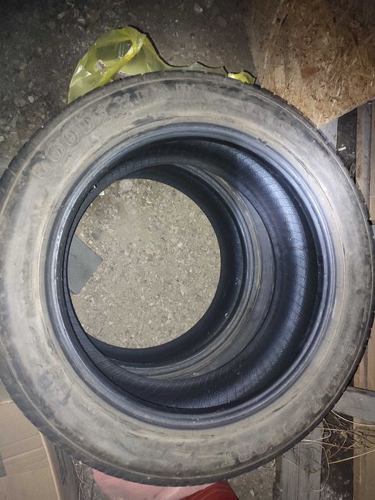 Резина Гудиер 215/55/17 две покрышки