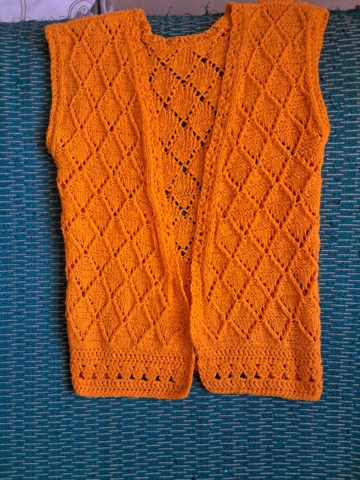 Жилетка связана руками