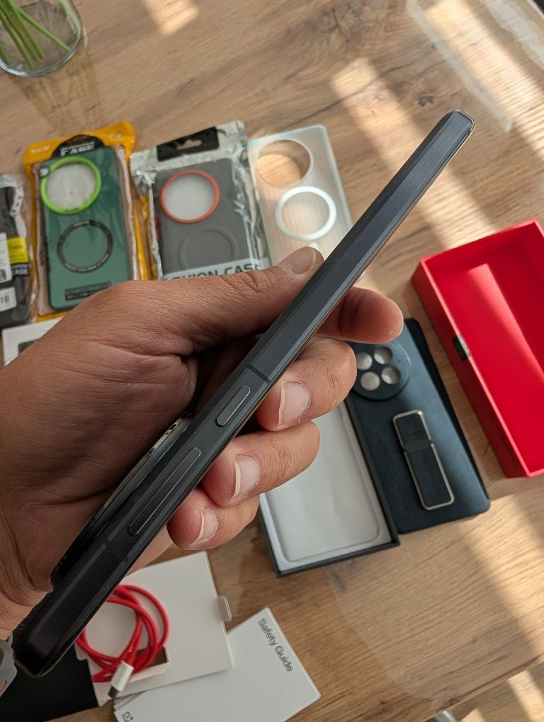 OnePlus 13 Black Eclipse 16/512GB в гаранция
