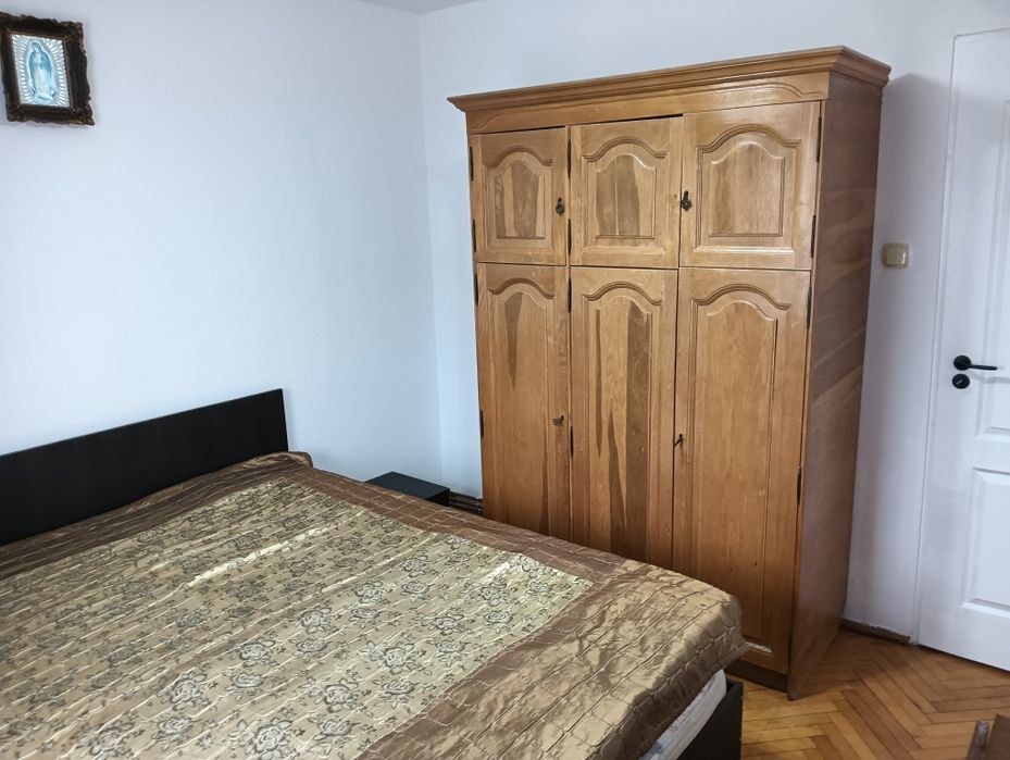 Închiriez apartament 2 camere decomandat in Stefan cel Mare 26o euro