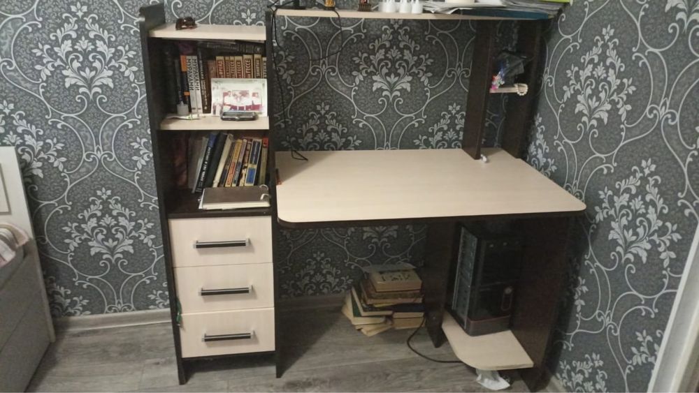 Стол деревянный