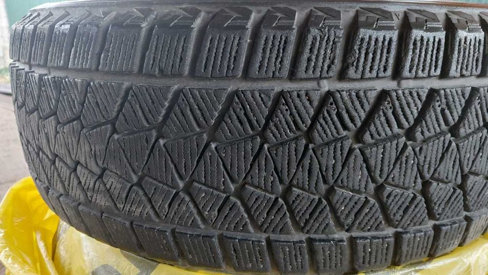 Шины зимние Bridgestone Blizzak dm-v2  R18