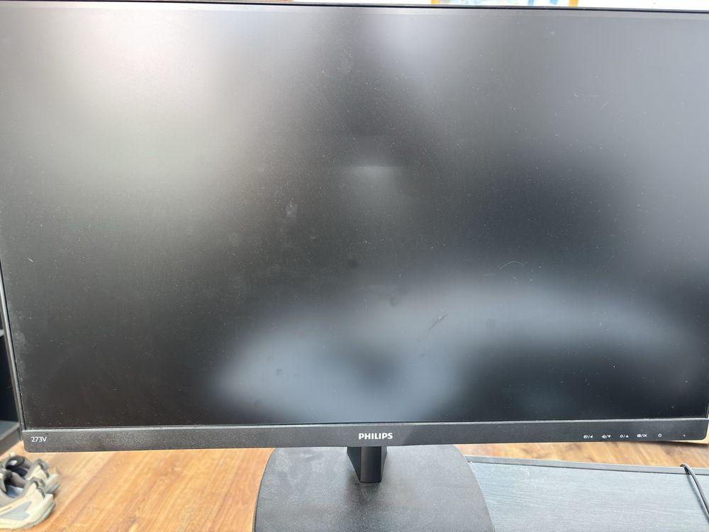Vand monitor Philips 27” model 273V7QDSB