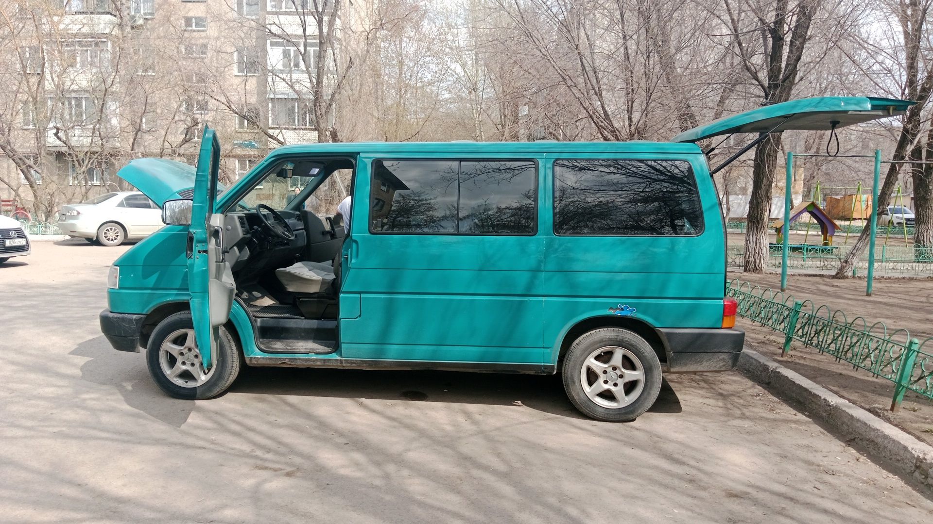 ГрузоПеревозки Бус не дорого и быстро.
Перевозка мебели. Диван, шкаф,