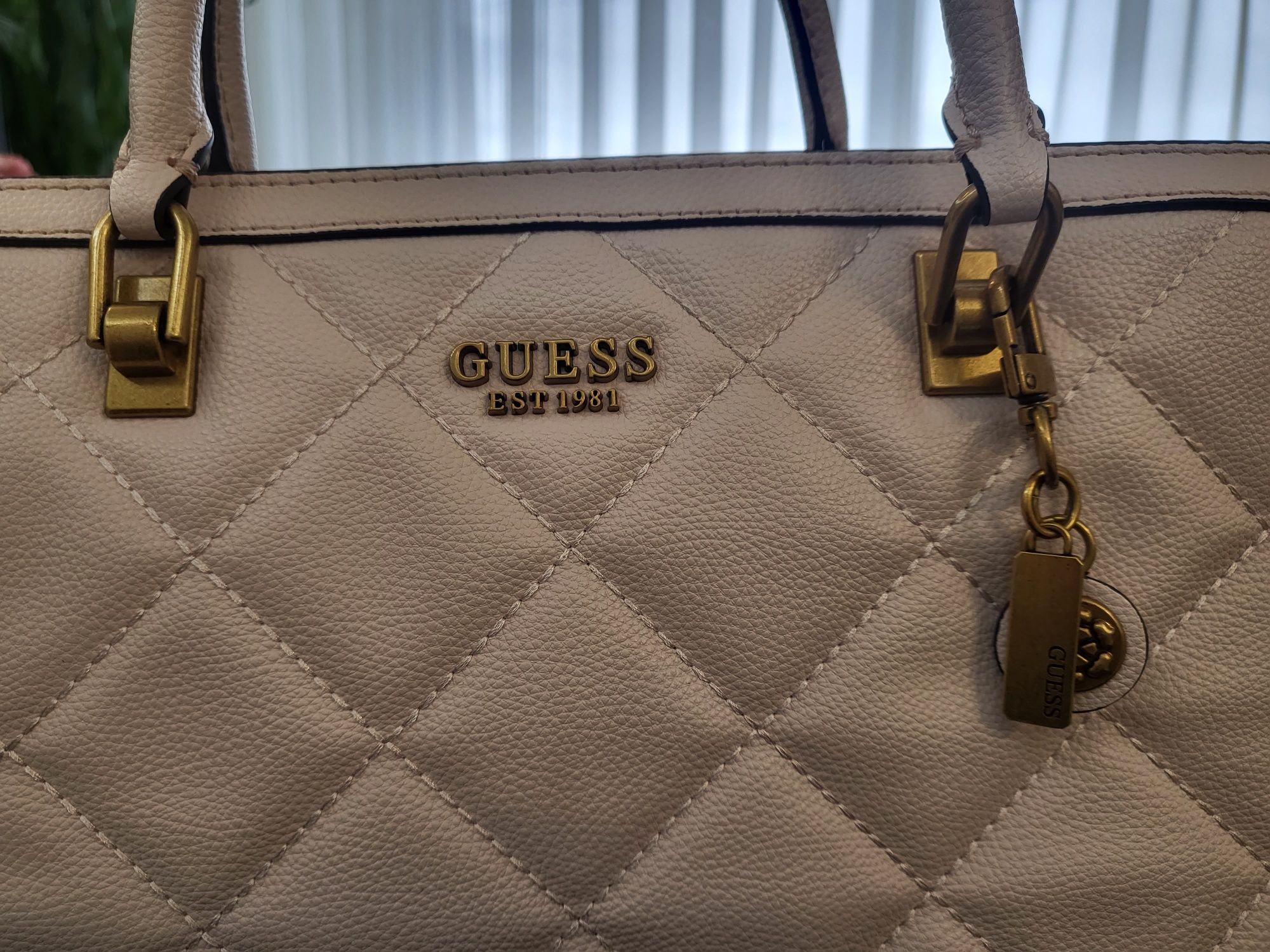 Чаната,нова, без забележки Guess