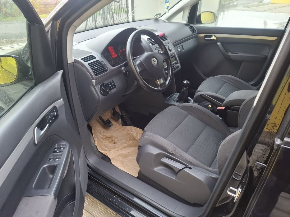 Vând Volkswagen touran 2009//7 locuri