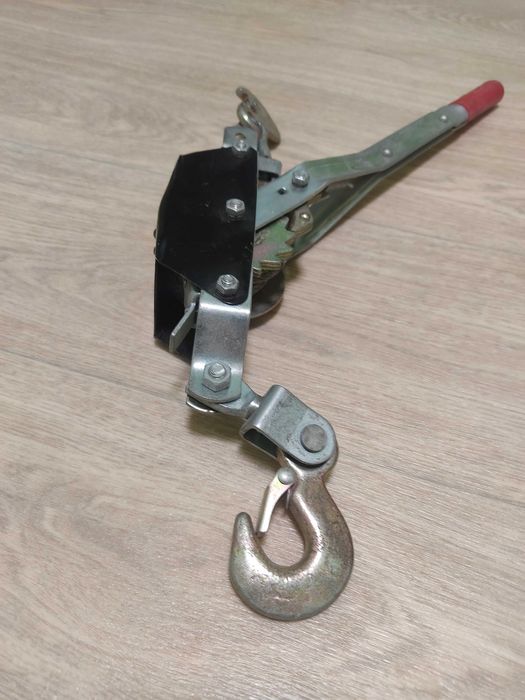 Лебёдка ручная для авто, гаража.