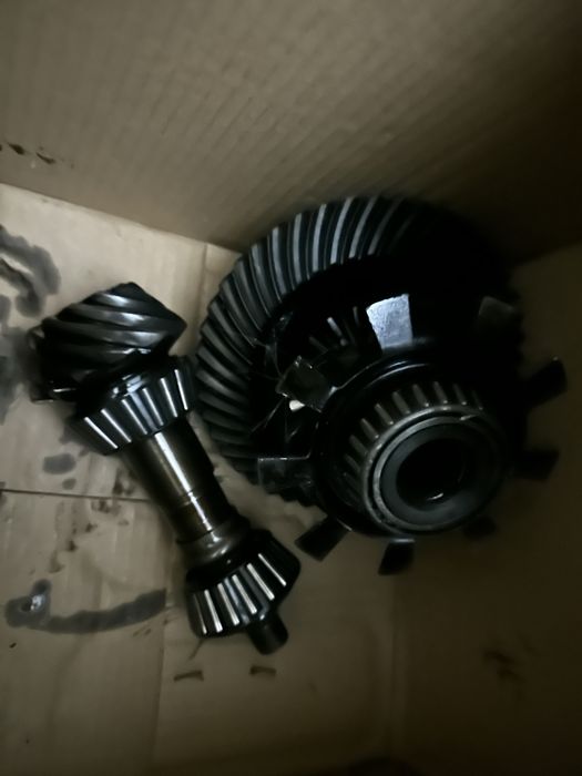 Главная пара 3.23 на редуктор и задняя крышка 188 бмв