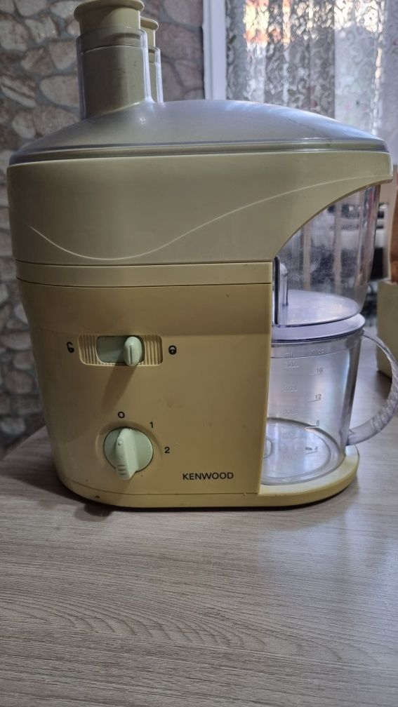 Мощная соковыжималка фирмы Kenwood