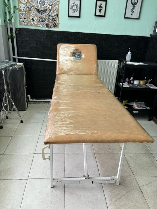 Масажна кушетка козметична за татуиравки или за масажи