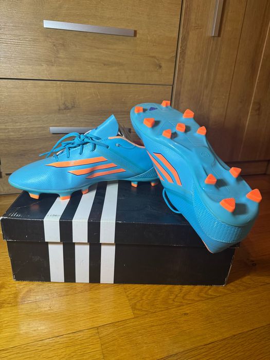 Футболни бутонки adidas