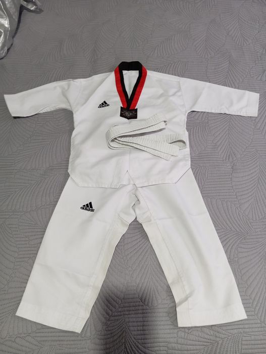 Продам кимано на тхэквандо за 2000