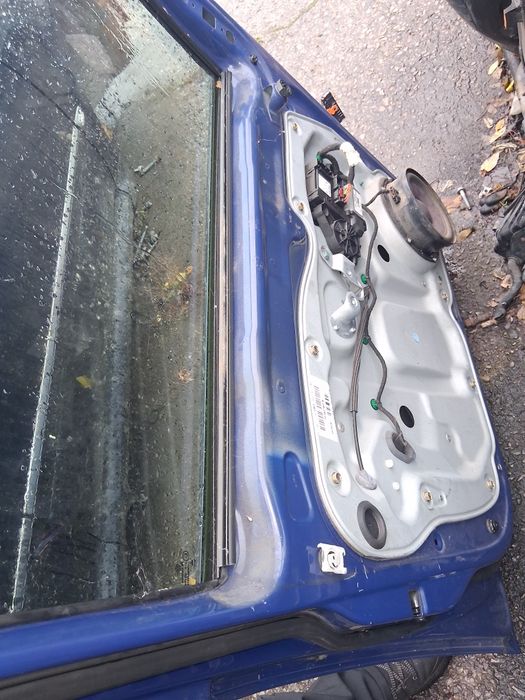 Лява оборудвана врата от vw touran 2006г