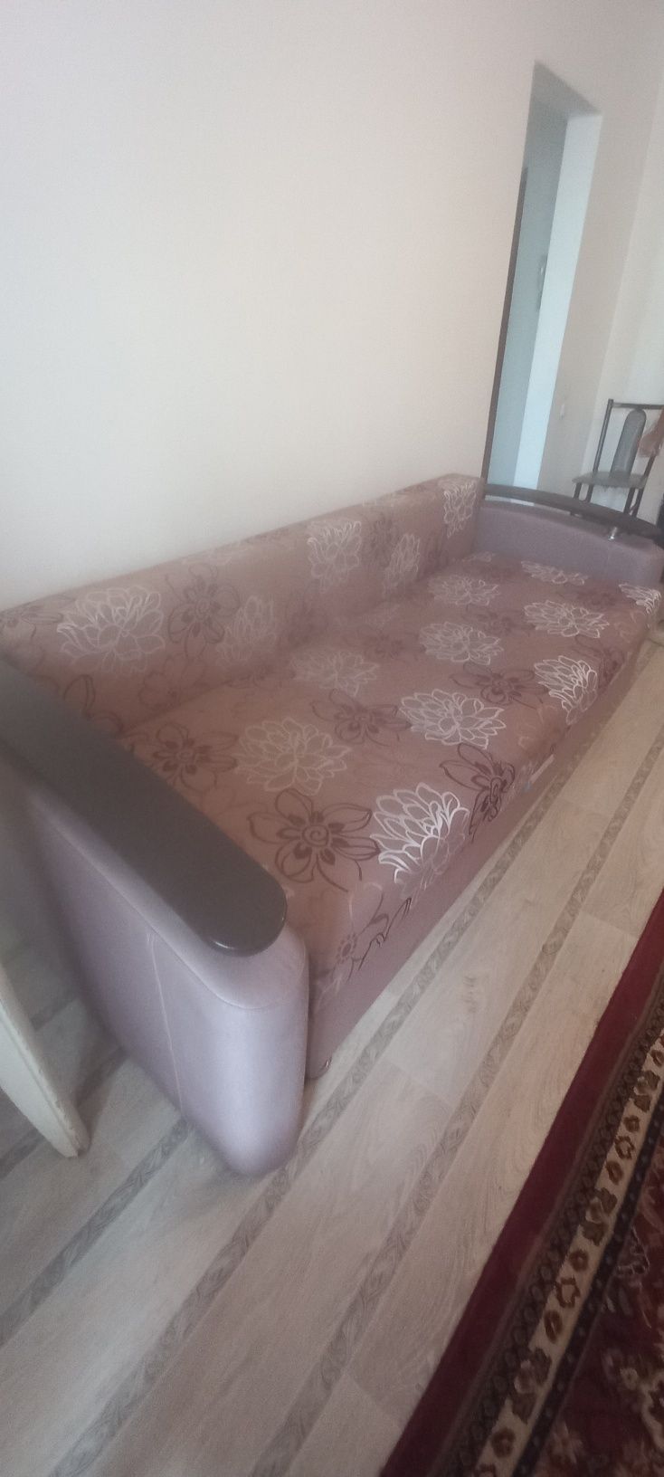 Диван продам     .