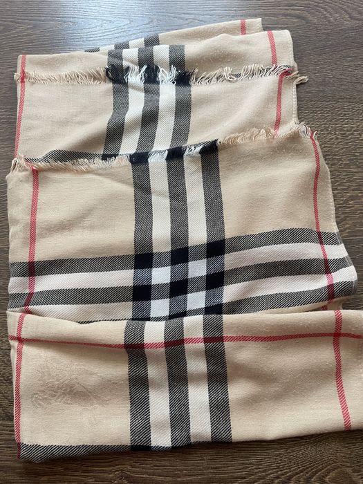Eșarfa burberry ,nepurtata