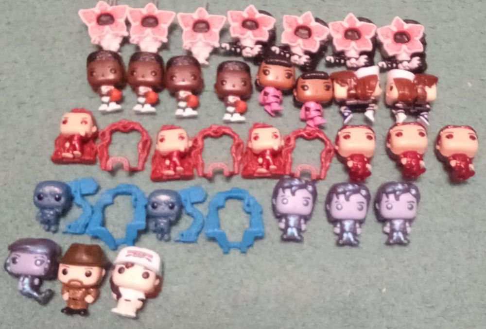 Фигурки из Kinder Stranger things Очень странные дела