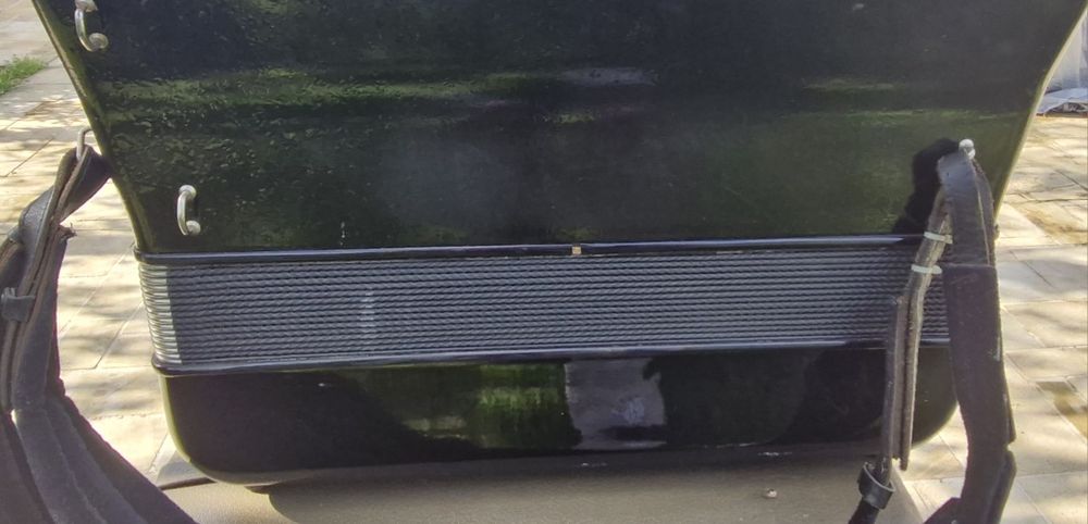 Vând acordeon Hohner Atlantic de Luxe 4 cu 120 basi negru