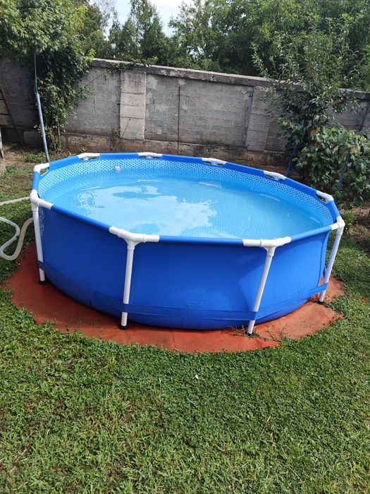 Piscina 305/76. .