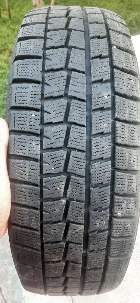 Шины Б/У прошли одну зиму . В идеальном состоянии DUNLOP   японские  ,