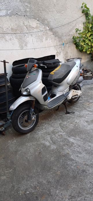 Scuter Aprilia Rally 49 cc - la 500 lei