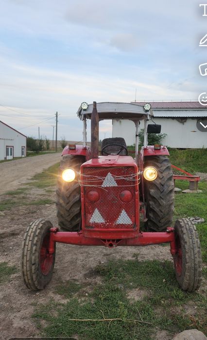 Vând tractor international 624s