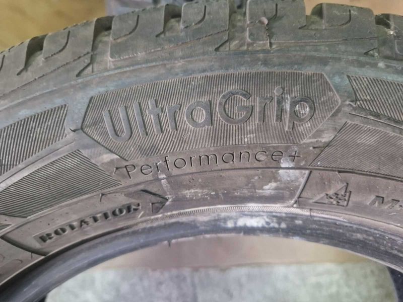 2 Goodyear R16 215/60
зимни гуми 
DOT3420