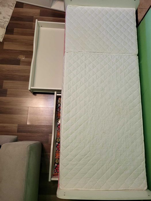 Se ofera spre vanzare patuti de copii cu saltea si sertare