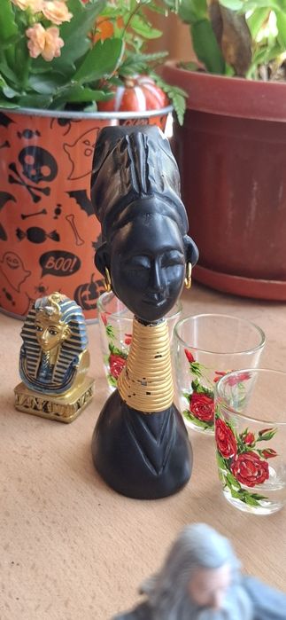 Сет 3в1 Статуетка - африканско момиче +фараон +чашки