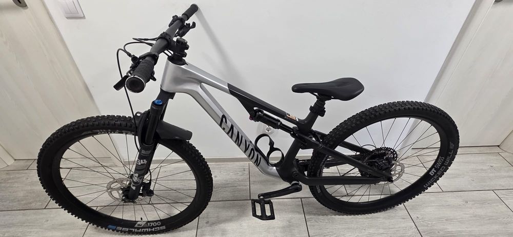 Vând bicicleta Canyon Neuron 2023 CF7 carbon