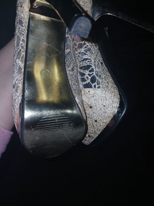 Pantofi bej din dantela